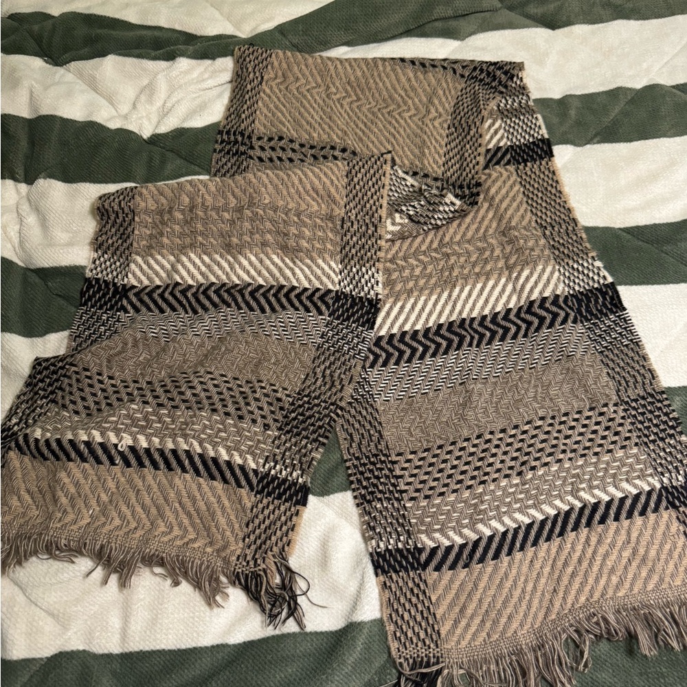 Stylish Woven Scarf with Fringe
